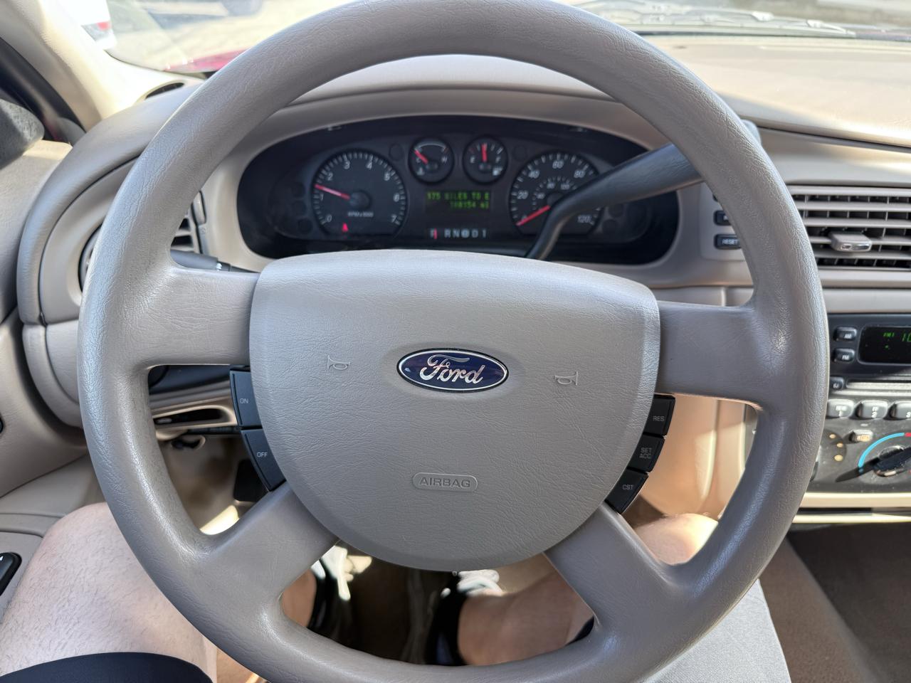 Ford Taurus 4dr Sdn SE 2006