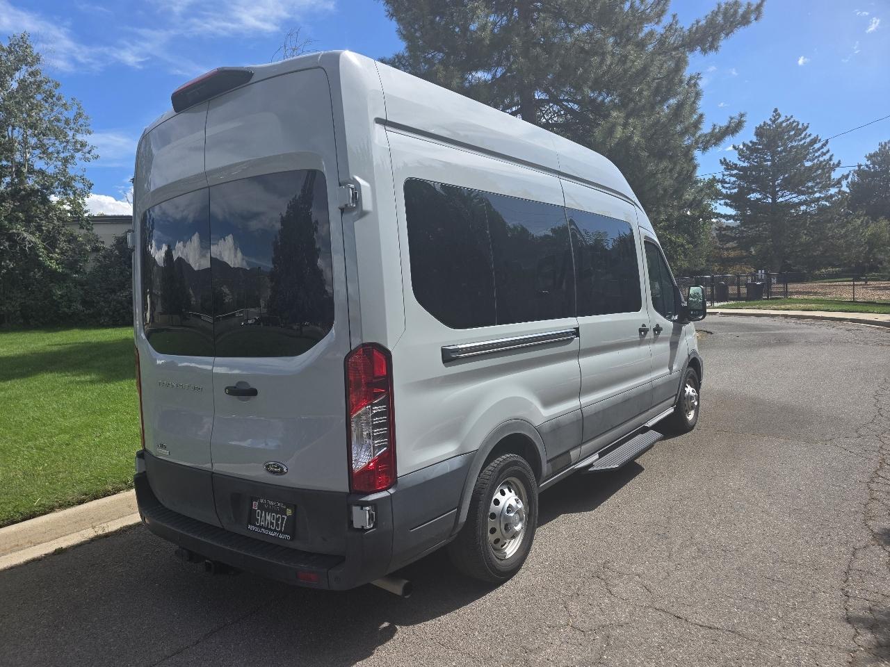 Ford Transit Passenger Wagon T-350 148" High Roof XLT AWD 2023