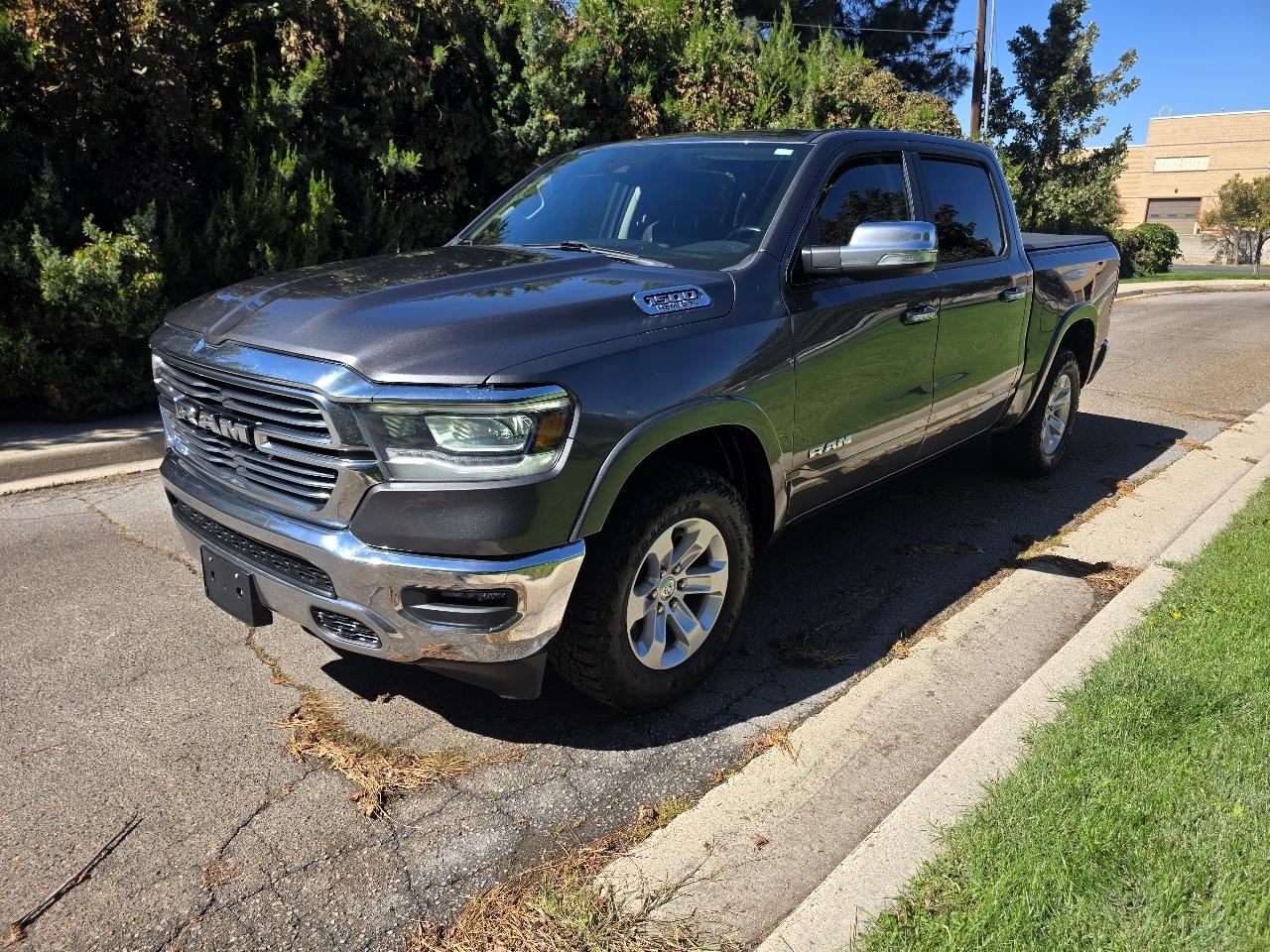 RAM 1500 Laramie 4x4 Crew Cab 5'7" Box 2022