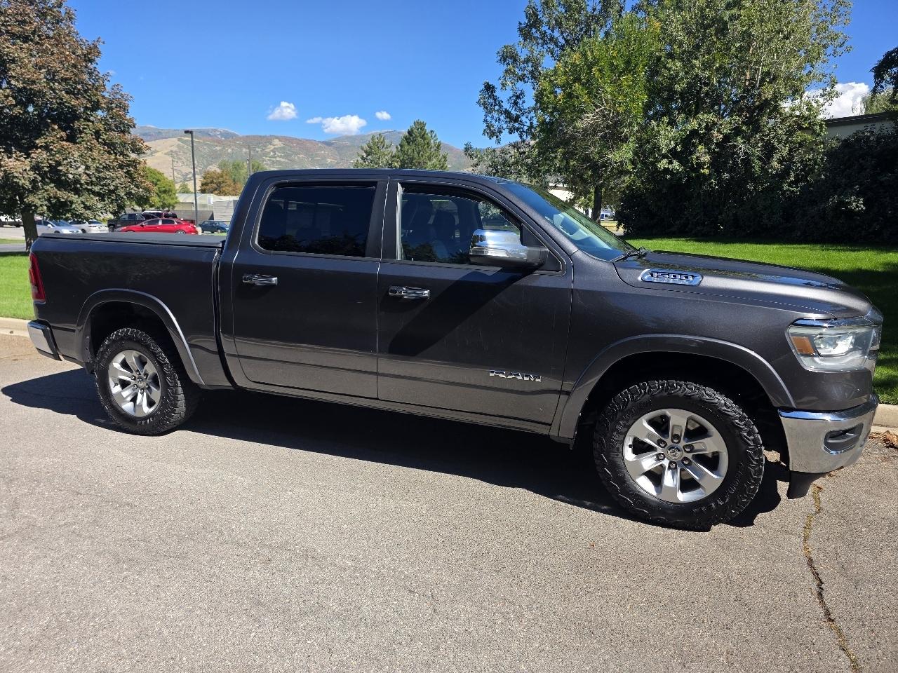 RAM 1500 Laramie 4x4 Crew Cab 5'7" Box 2022