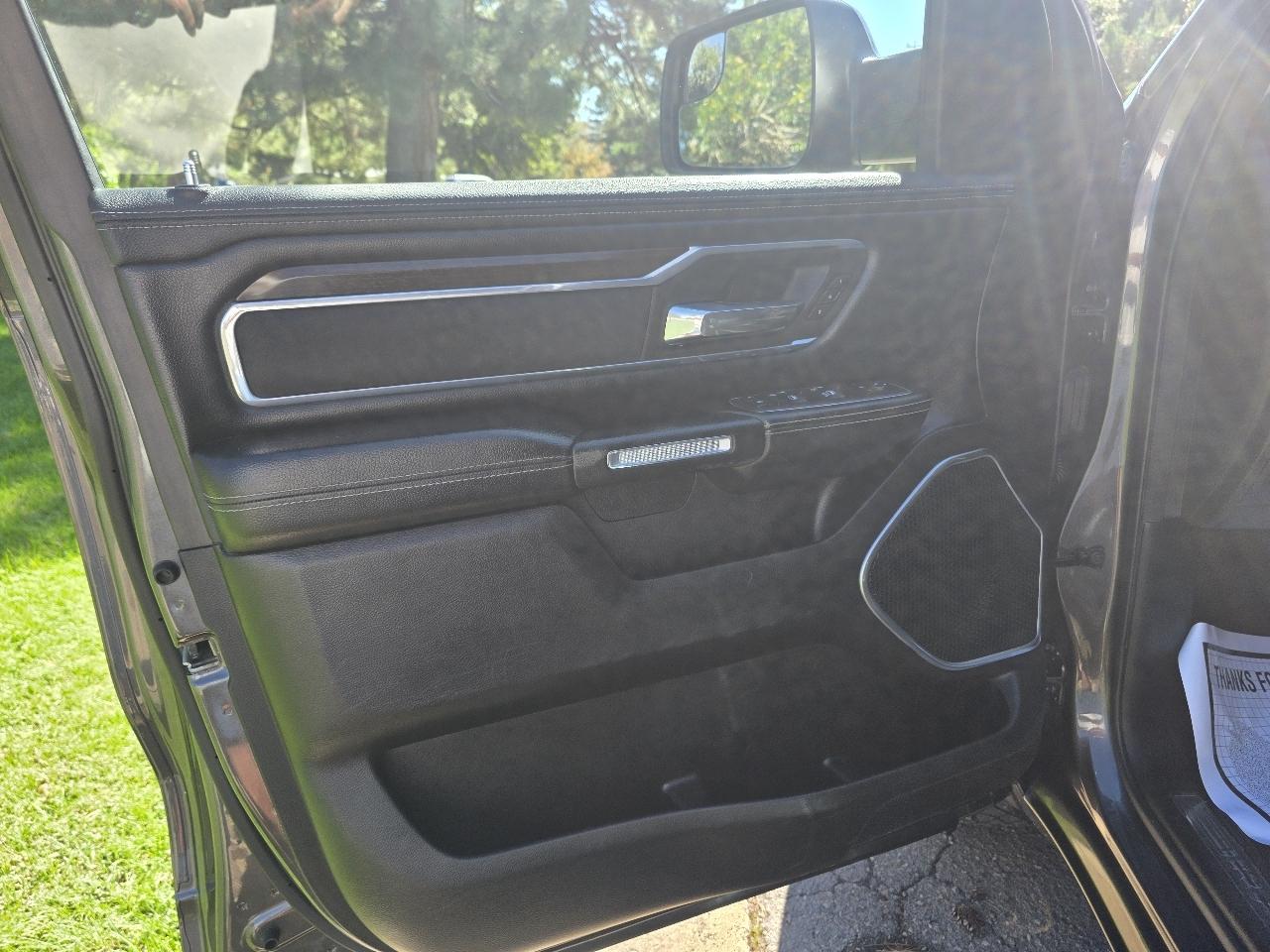 RAM 1500 Laramie 4x4 Crew Cab 5'7" Box 2022