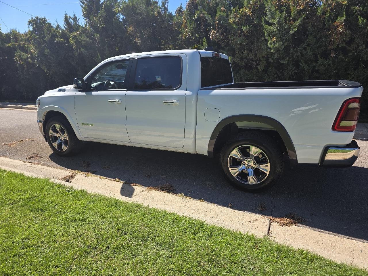 RAM 1500 Laramie 4x4 Crew Cab 5'7" Box 2022