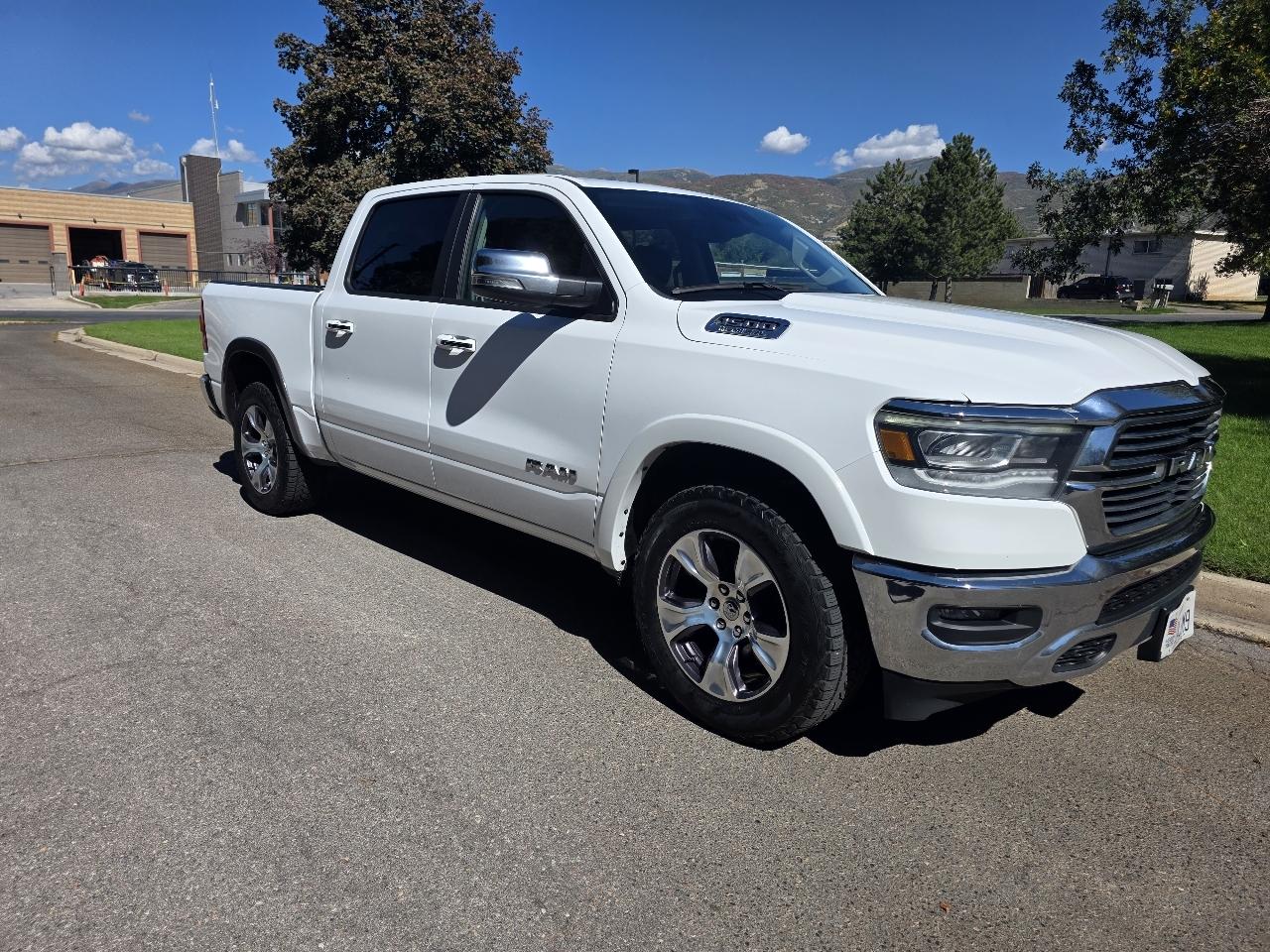 RAM 1500 Laramie 4x4 Crew Cab 5'7" Box 2022