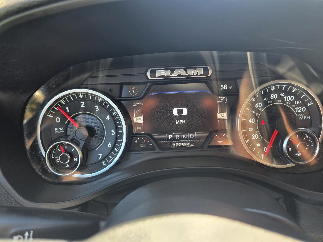 RAM 1500 Laramie 4x4 Crew Cab 5'7" Box 2022