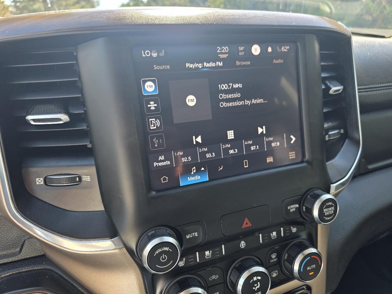 RAM 1500 Laramie 4x4 Crew Cab 5'7" Box 2022