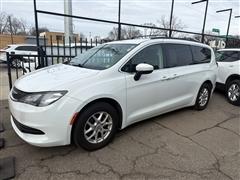 2020 Chrysler Voyager 