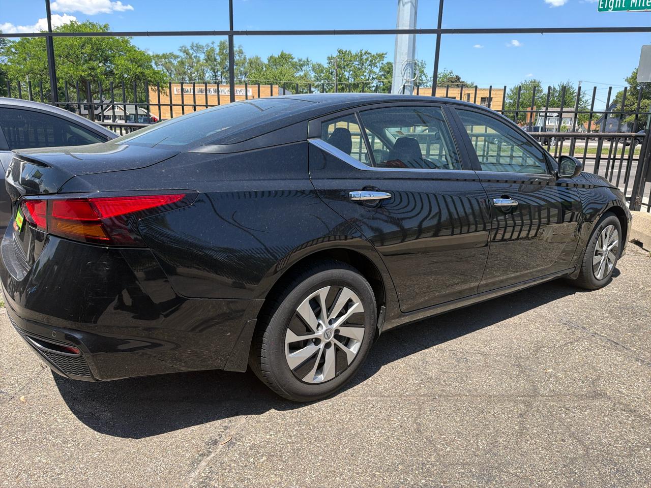 Nissan Altima  2024