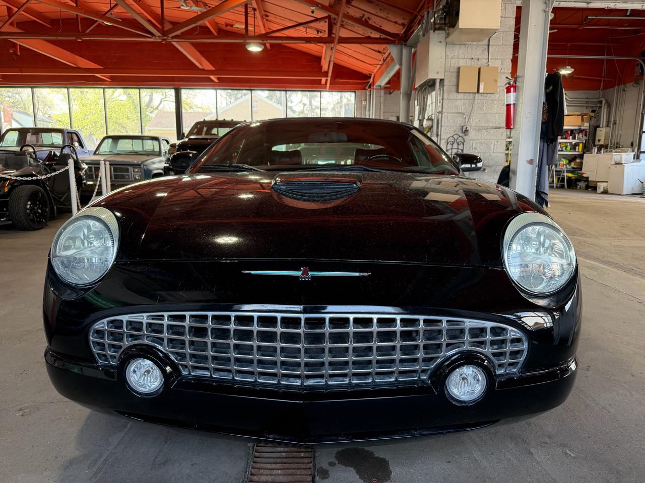 Ford Thunderbird Deluxe 2004