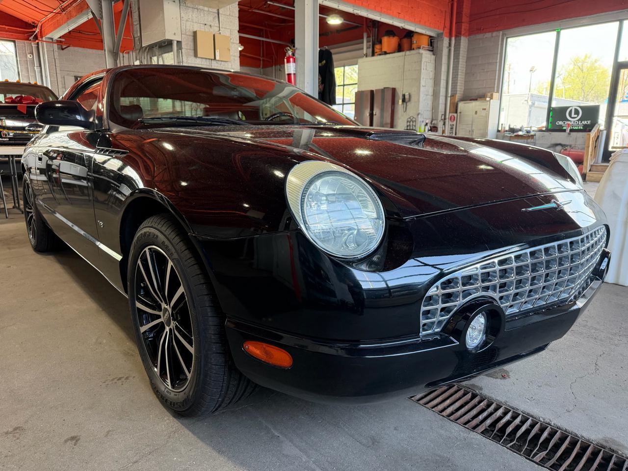 Ford Thunderbird Deluxe 2004