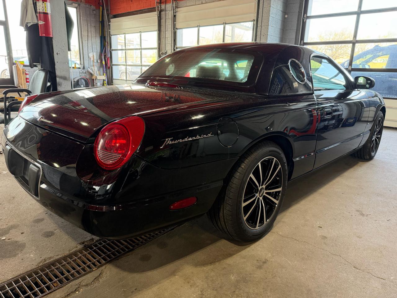 Ford Thunderbird Deluxe 2004