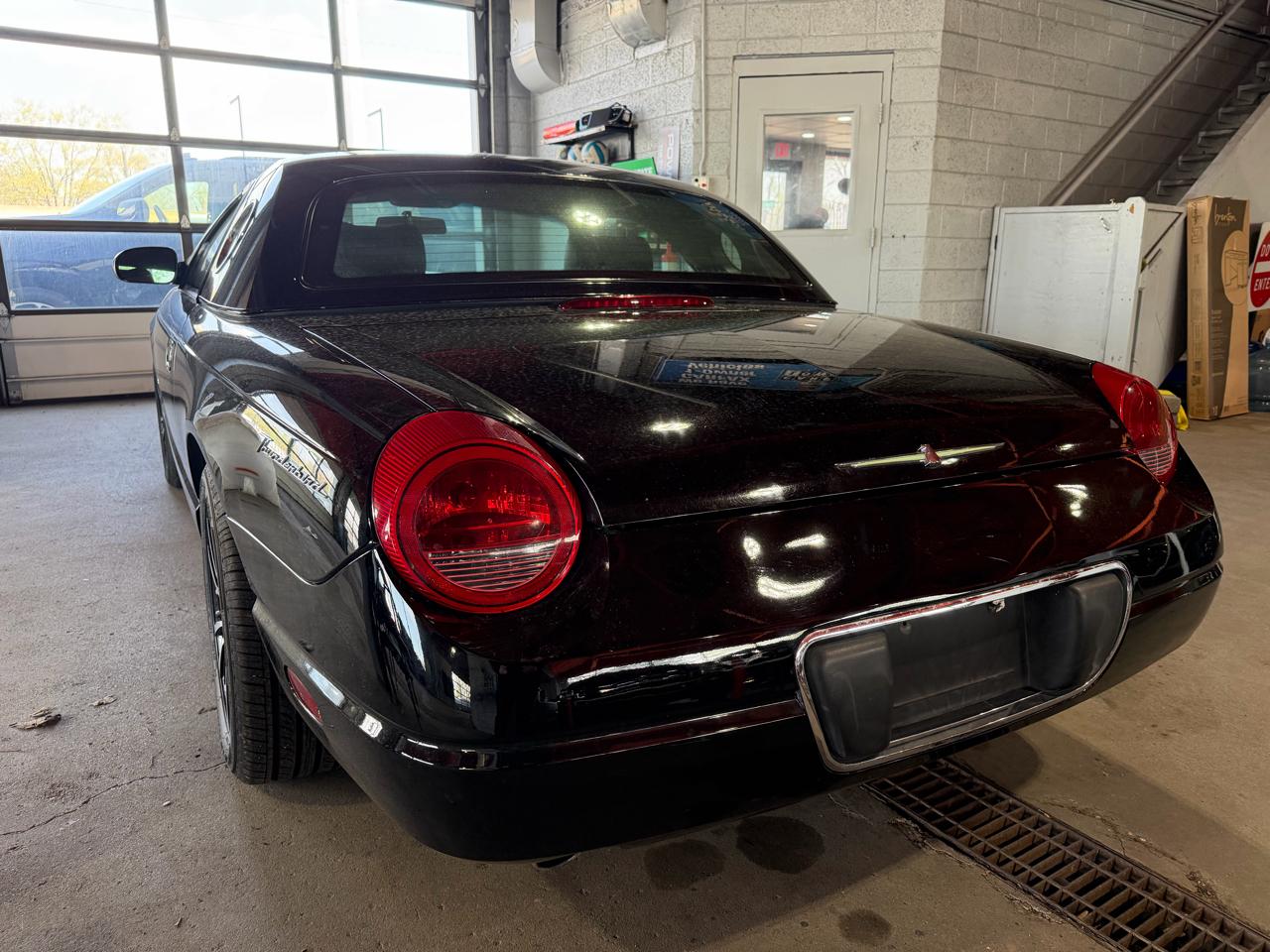 Ford Thunderbird Deluxe 2004