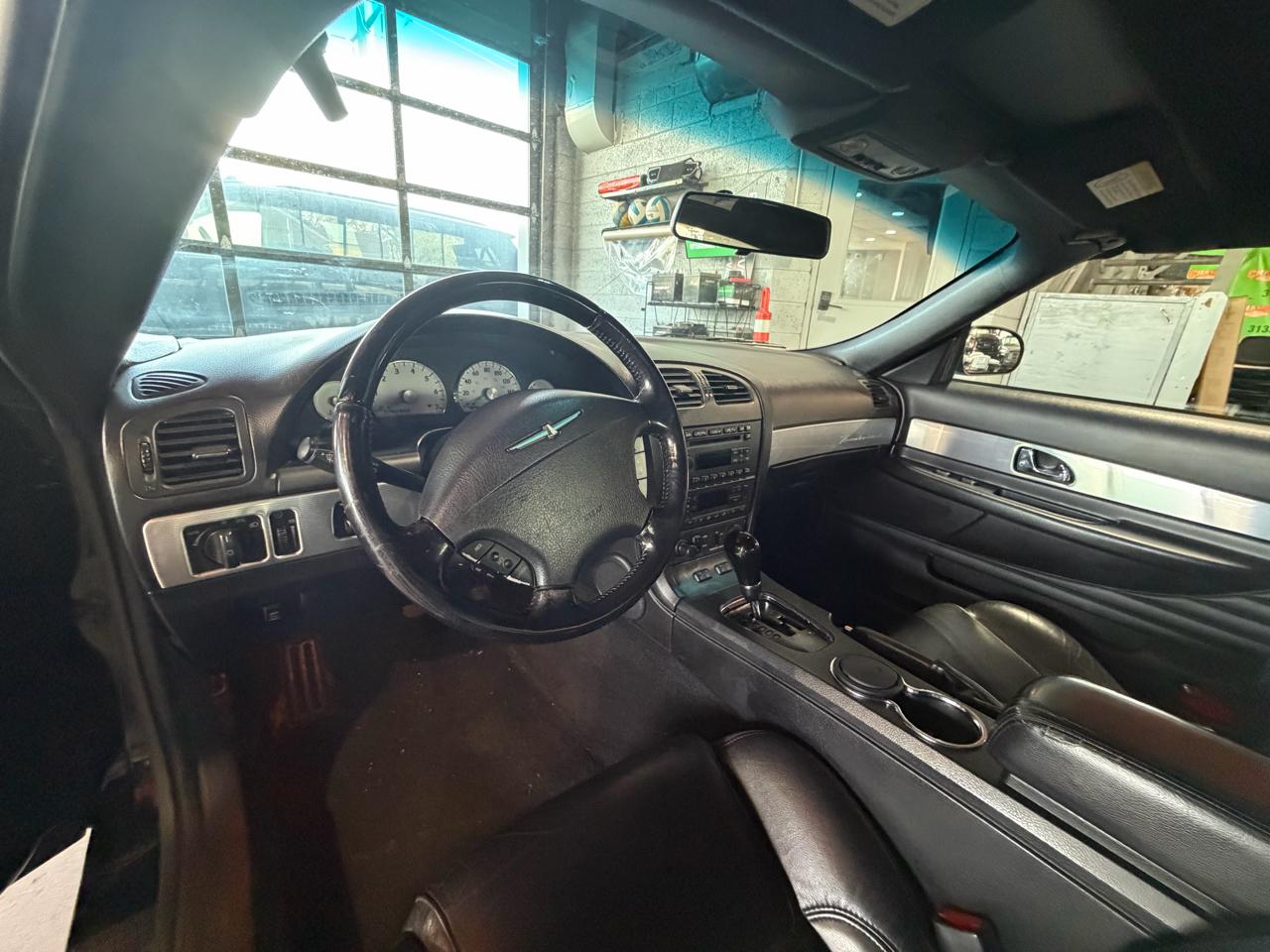 Ford Thunderbird Deluxe 2004