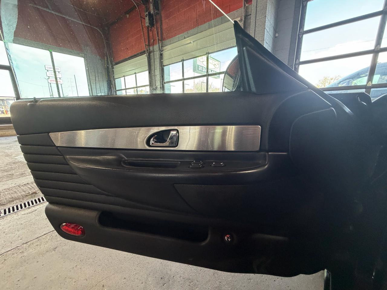 Ford Thunderbird Deluxe 2004