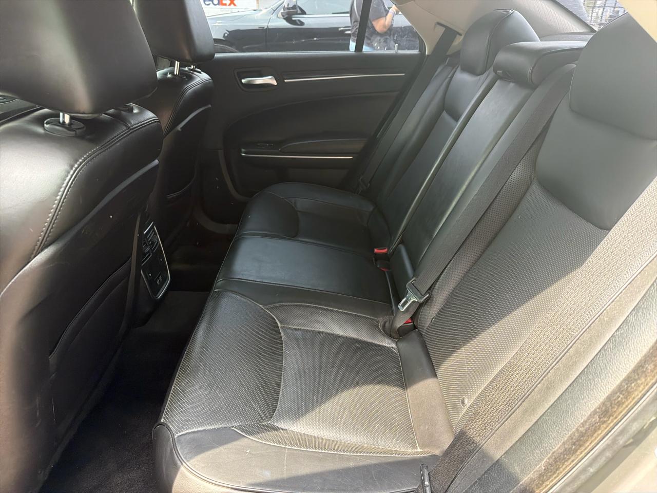 Chrysler 300  2019