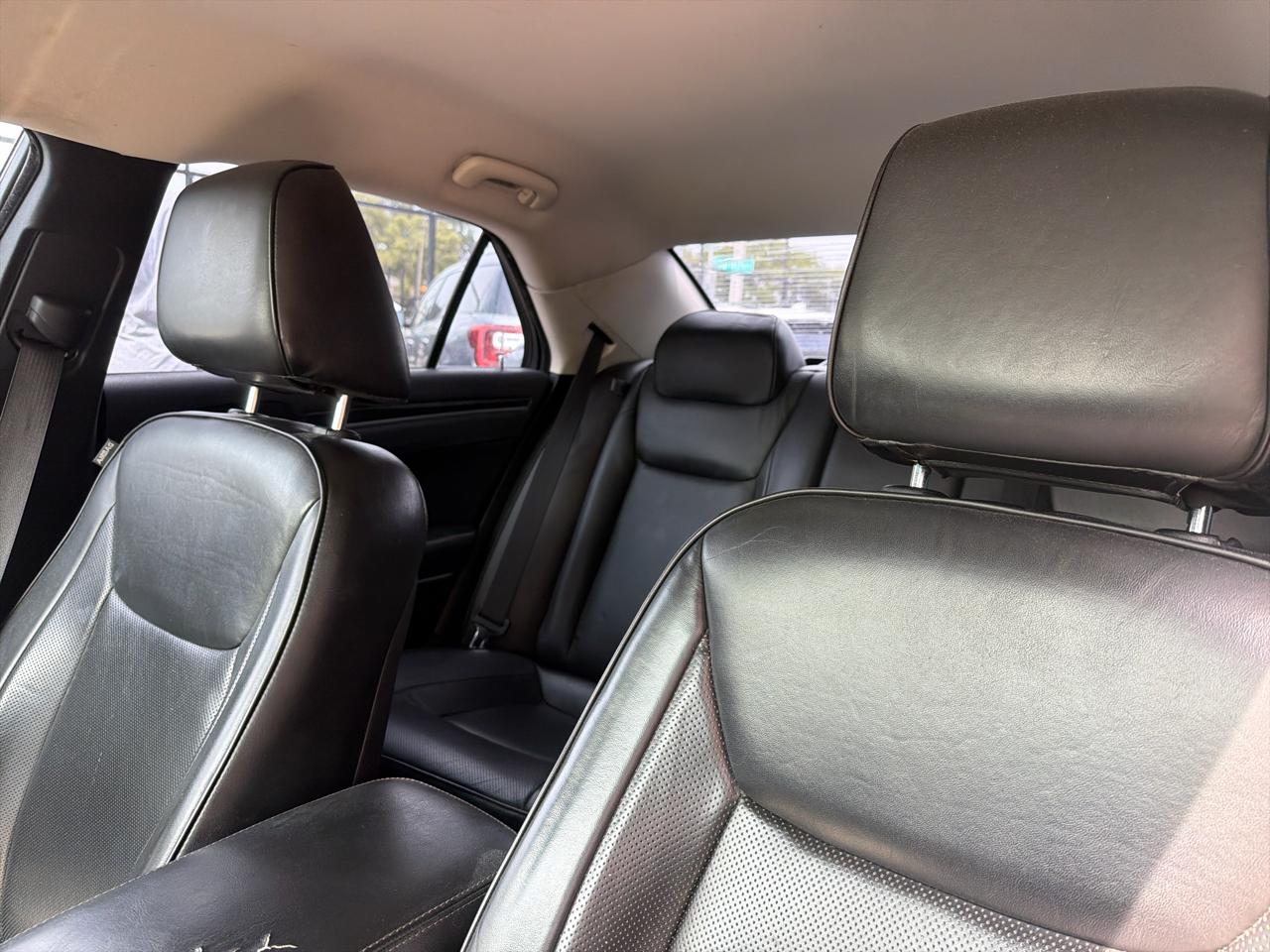 Chrysler 300  2019