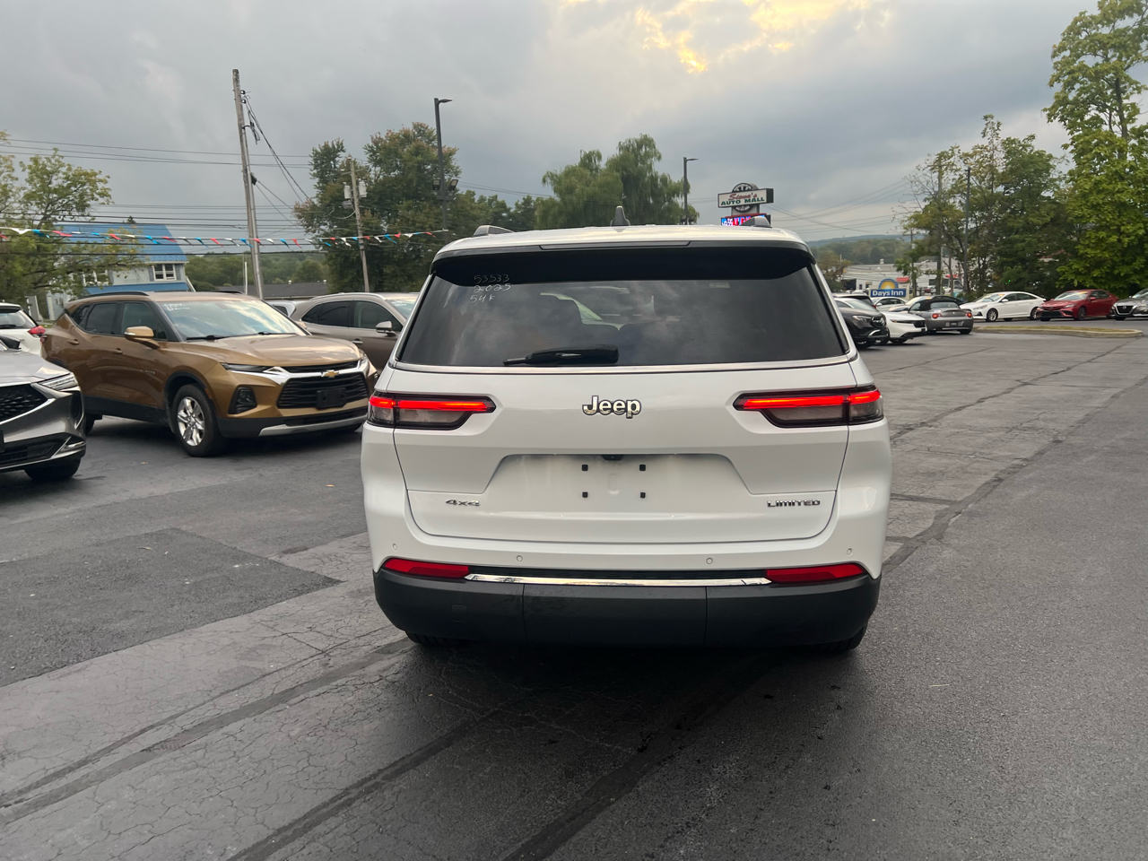 2023 Jeep Grand Cherokee Limited photo 2