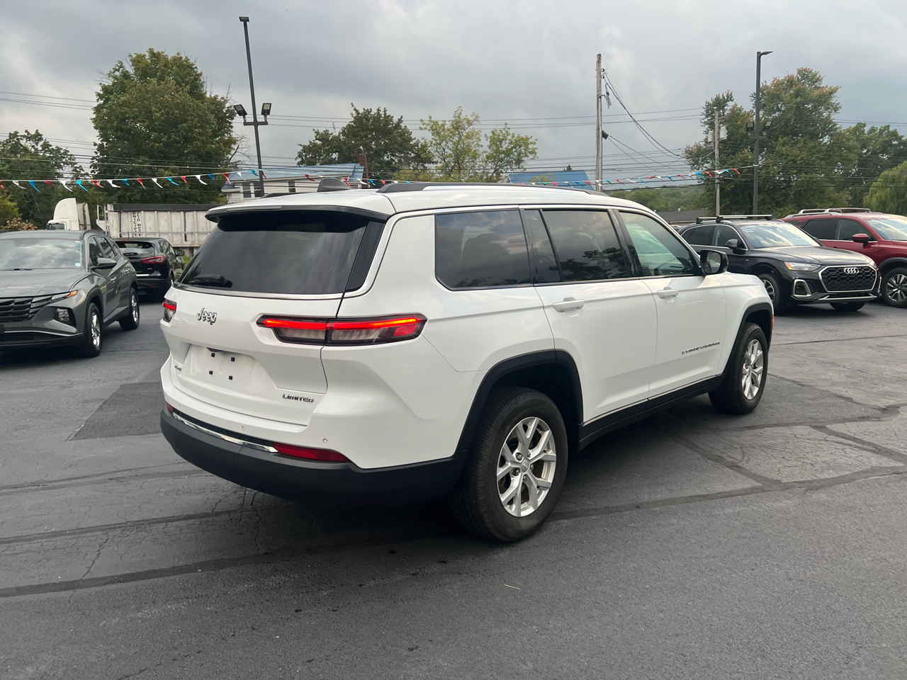 2023 Jeep Grand Cherokee Limited photo 3