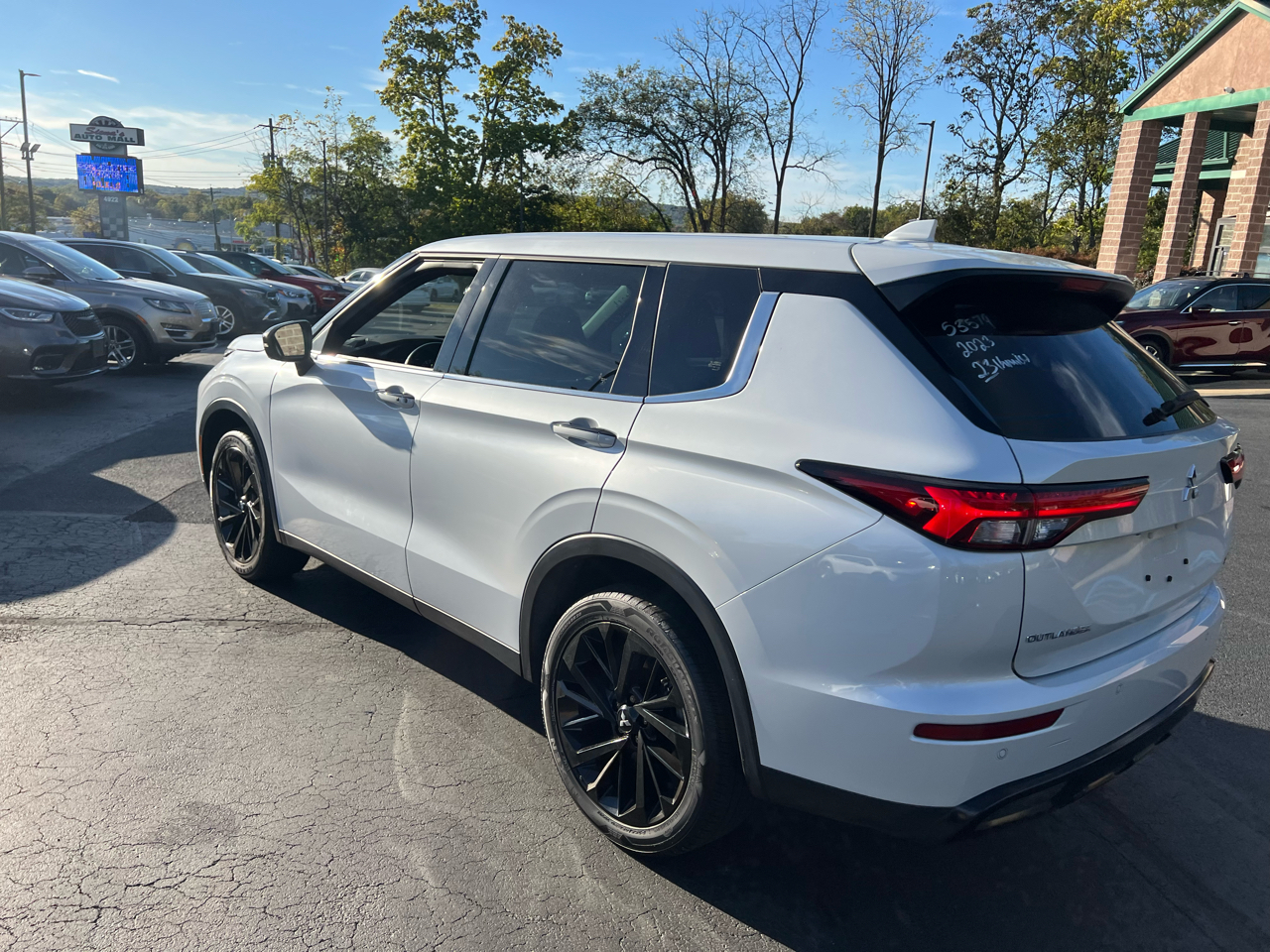 2023 Mitsubishi Outlander SEL 40th Anniversary Edition GT photo 3