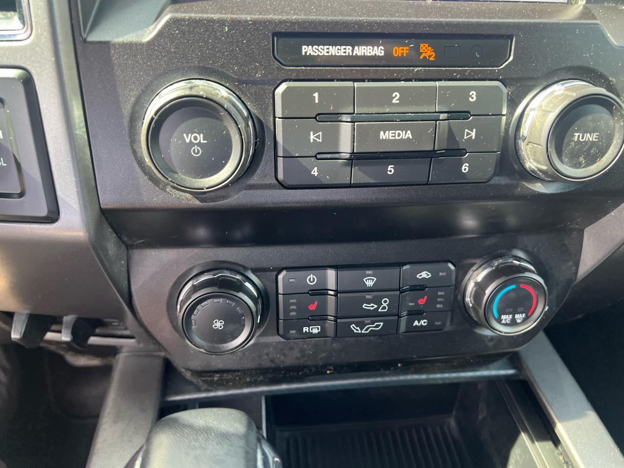 2019 Ford F-150 XLT photo 32