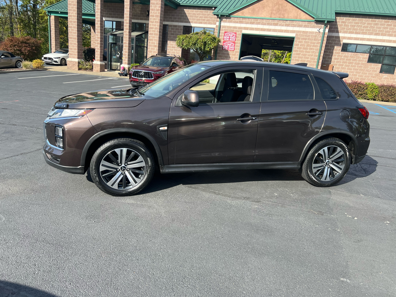 2020 Mitsubishi Outlander Sport photo 2