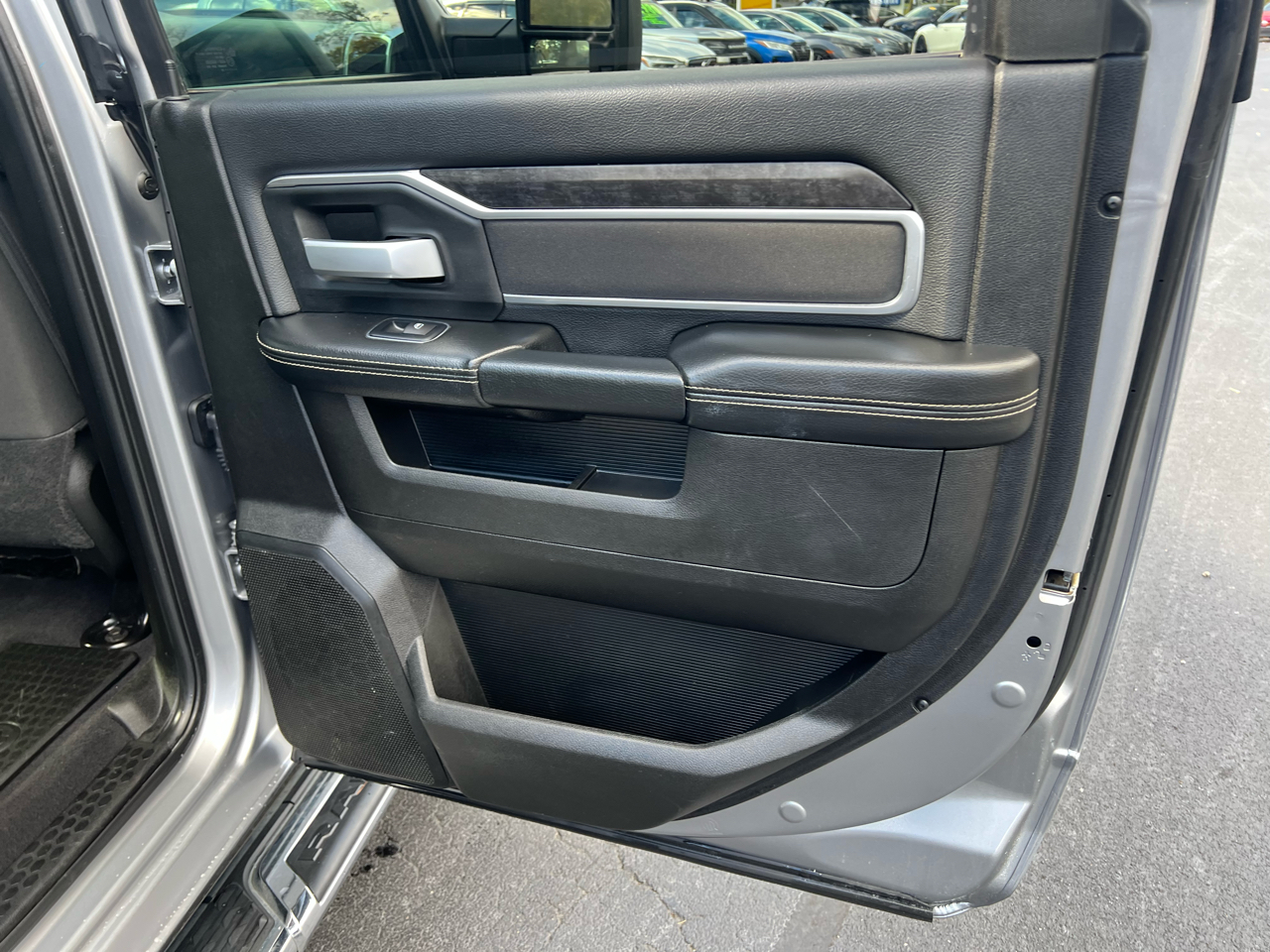 RAM 2500 Big Horn 4x4 Crew Cab 6'4" Box 2024 RAM 2500 Big Horn 4x4 Crew Cab 6'4" Box 2024
