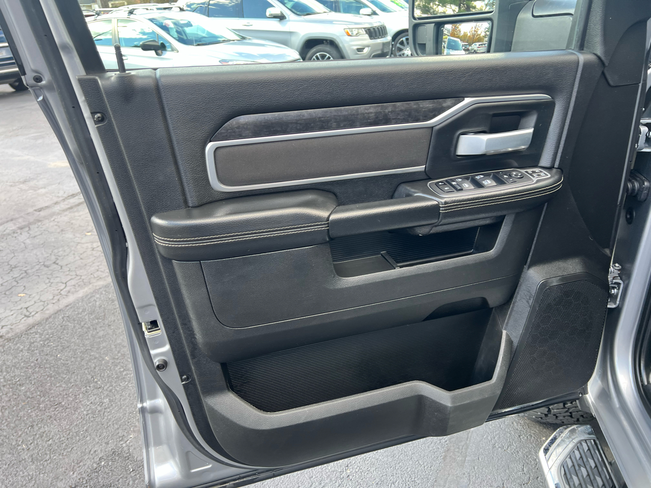 RAM 2500 Big Horn 4x4 Crew Cab 6'4" Box 2024 RAM 2500 Big Horn 4x4 Crew Cab 6'4" Box 2024