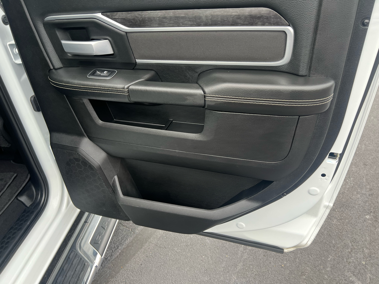 RAM 2500 Big Horn 4x4 Crew Cab 6'4" Box 2024 RAM 2500 Big Horn 4x4 Crew Cab 6'4" Box 2024