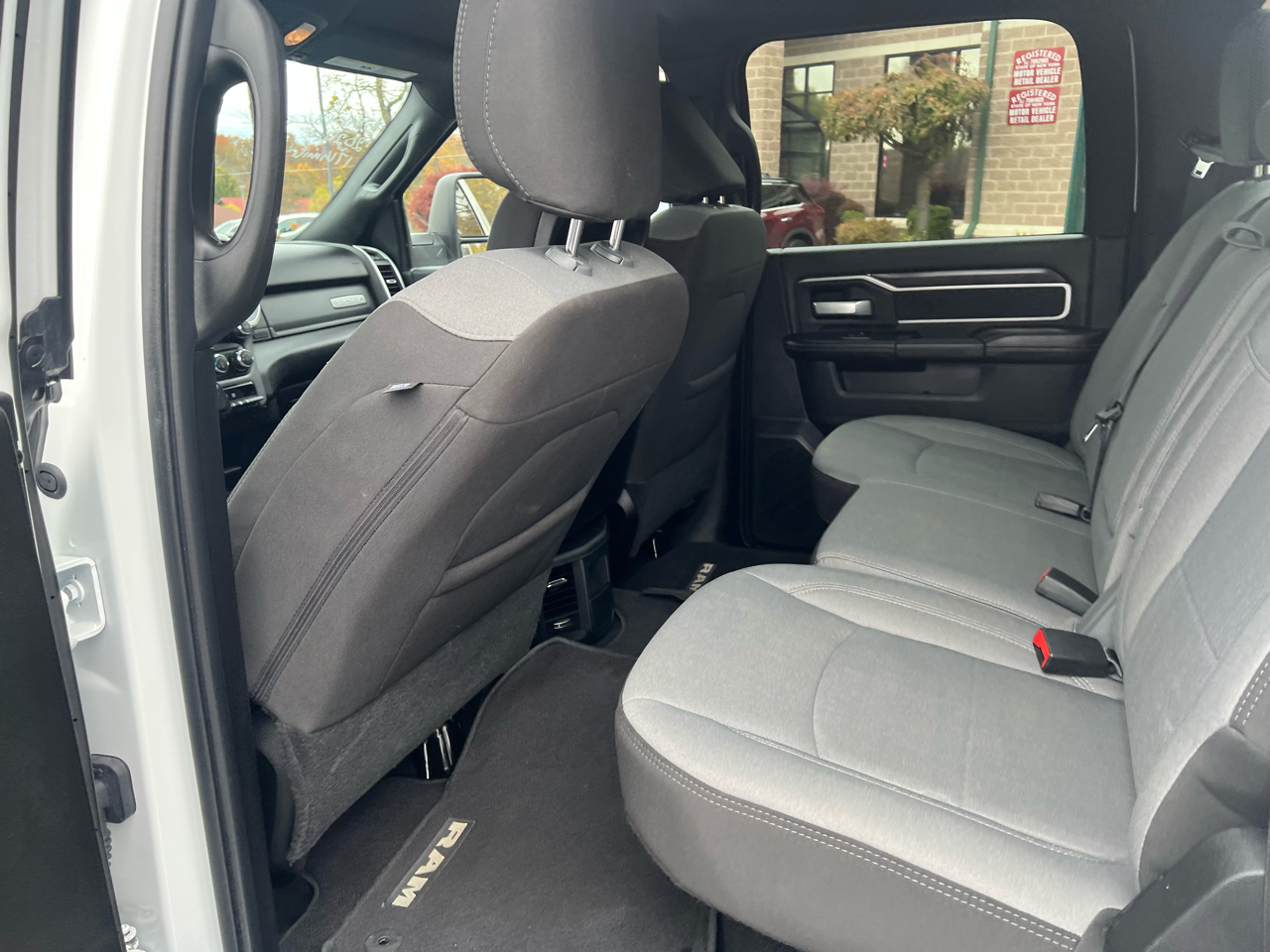 RAM 2500 Big Horn 4x4 Crew Cab 6'4" Box 2024 RAM 2500 Big Horn 4x4 Crew Cab 6'4" Box 2024