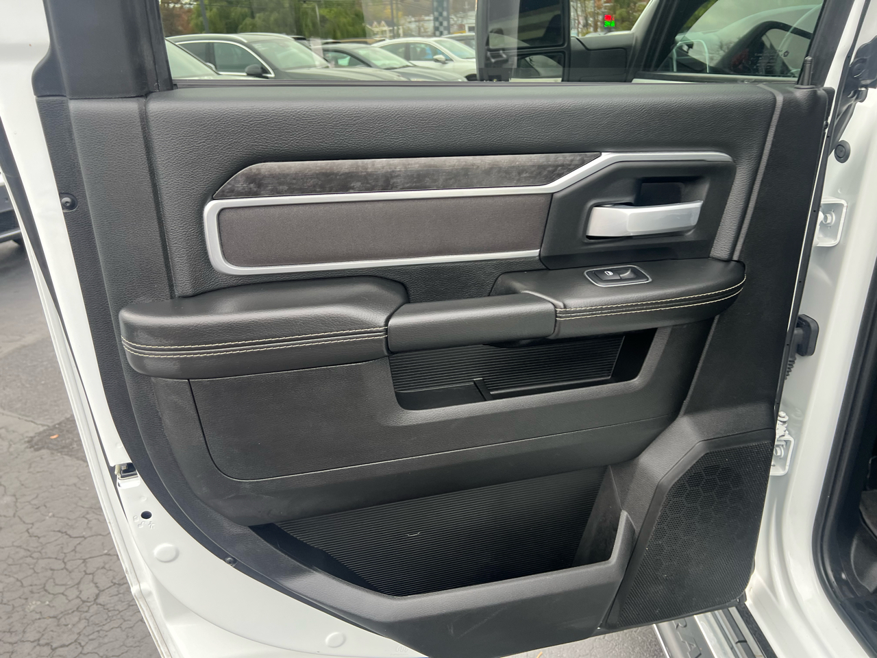 RAM 2500 Big Horn 4x4 Crew Cab 6'4" Box 2024 RAM 2500 Big Horn 4x4 Crew Cab 6'4" Box 2024