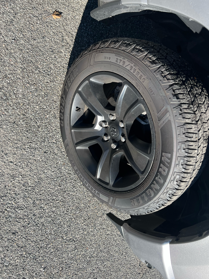 RAM 1500 Big Horn 4x4 Crew Cab 5'7" Box 2021