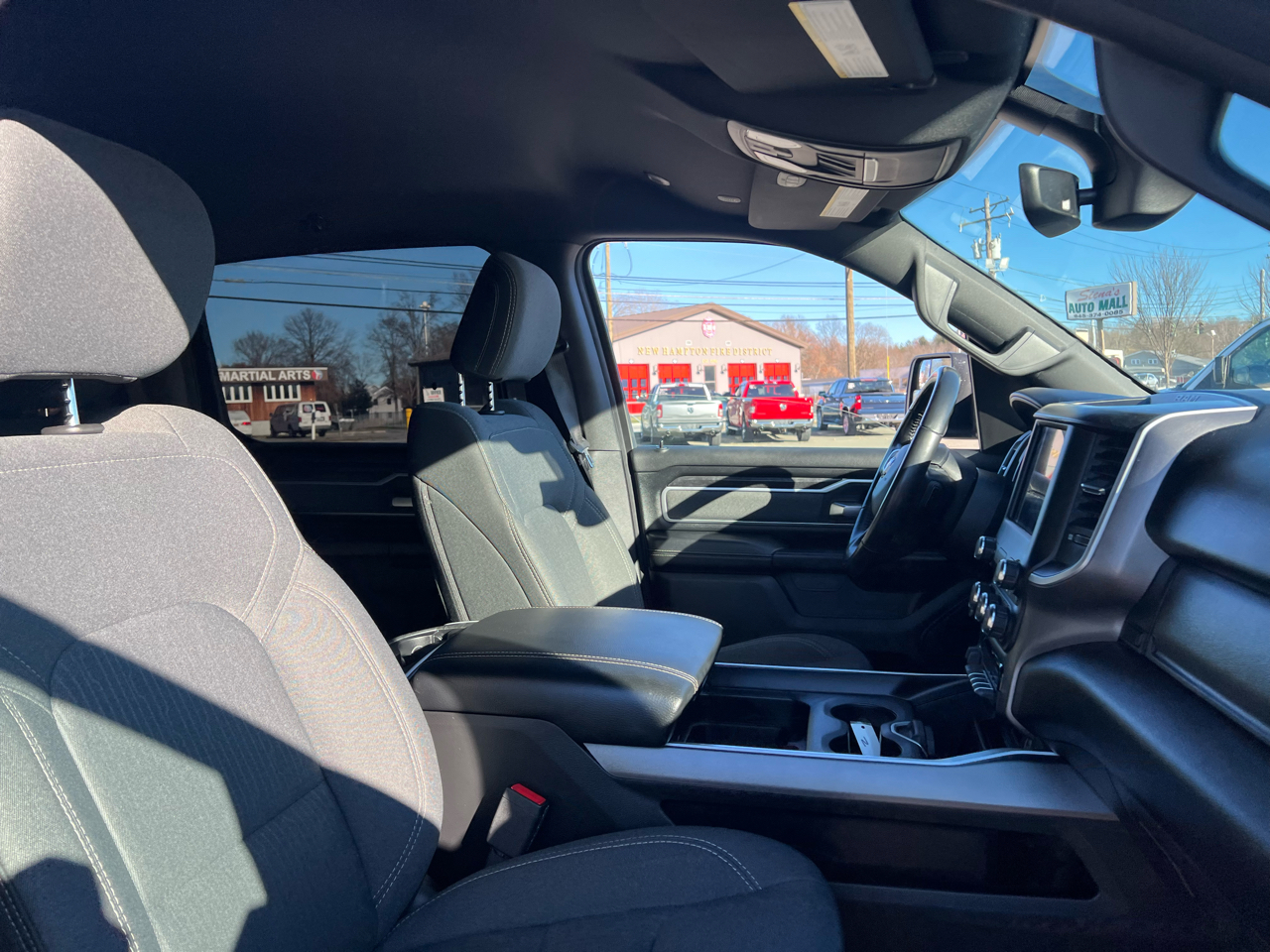 RAM 1500 Big Horn 4x4 Crew Cab 5'7" Box 2021