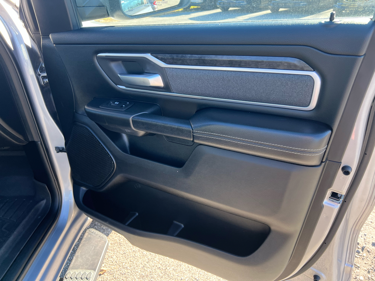 RAM 1500 Big Horn 4x4 Crew Cab 5'7" Box 2021