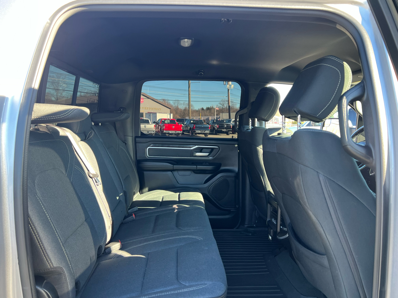 RAM 1500 Big Horn 4x4 Crew Cab 5'7" Box 2021