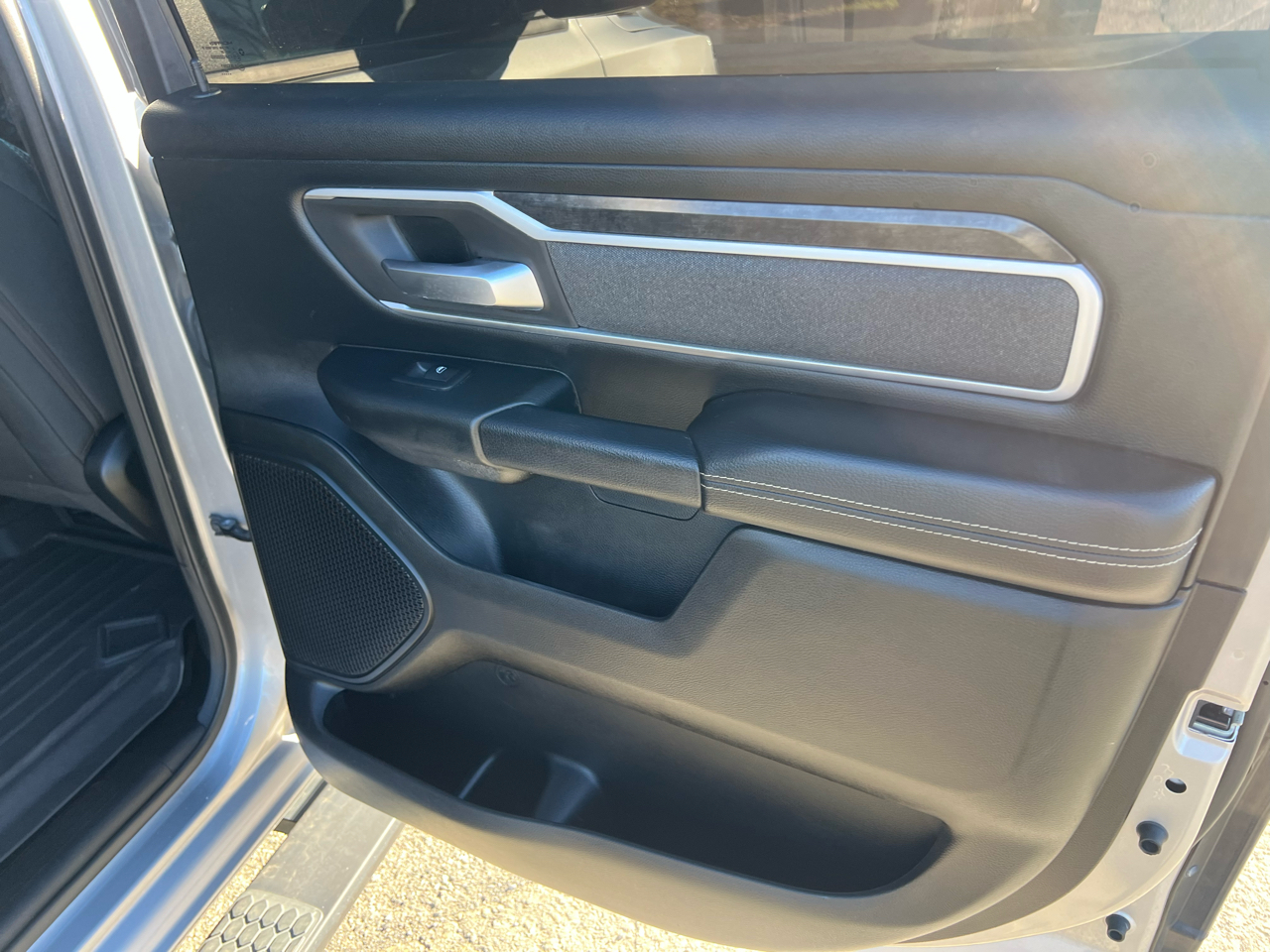 RAM 1500 Big Horn 4x4 Crew Cab 5'7" Box 2021