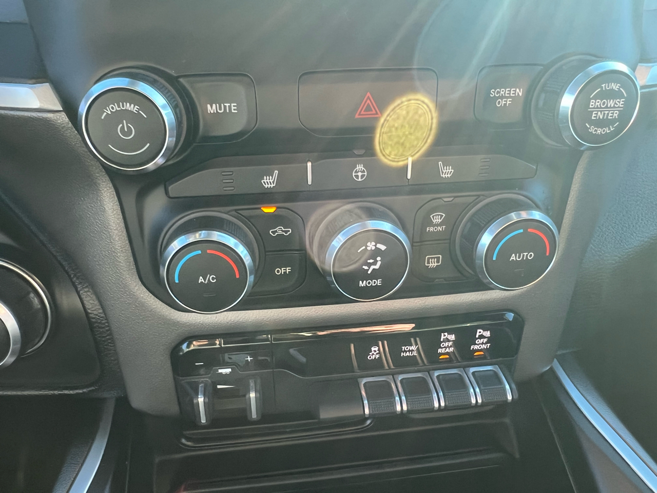 RAM 1500 Big Horn 4x4 Crew Cab 5'7" Box 2021