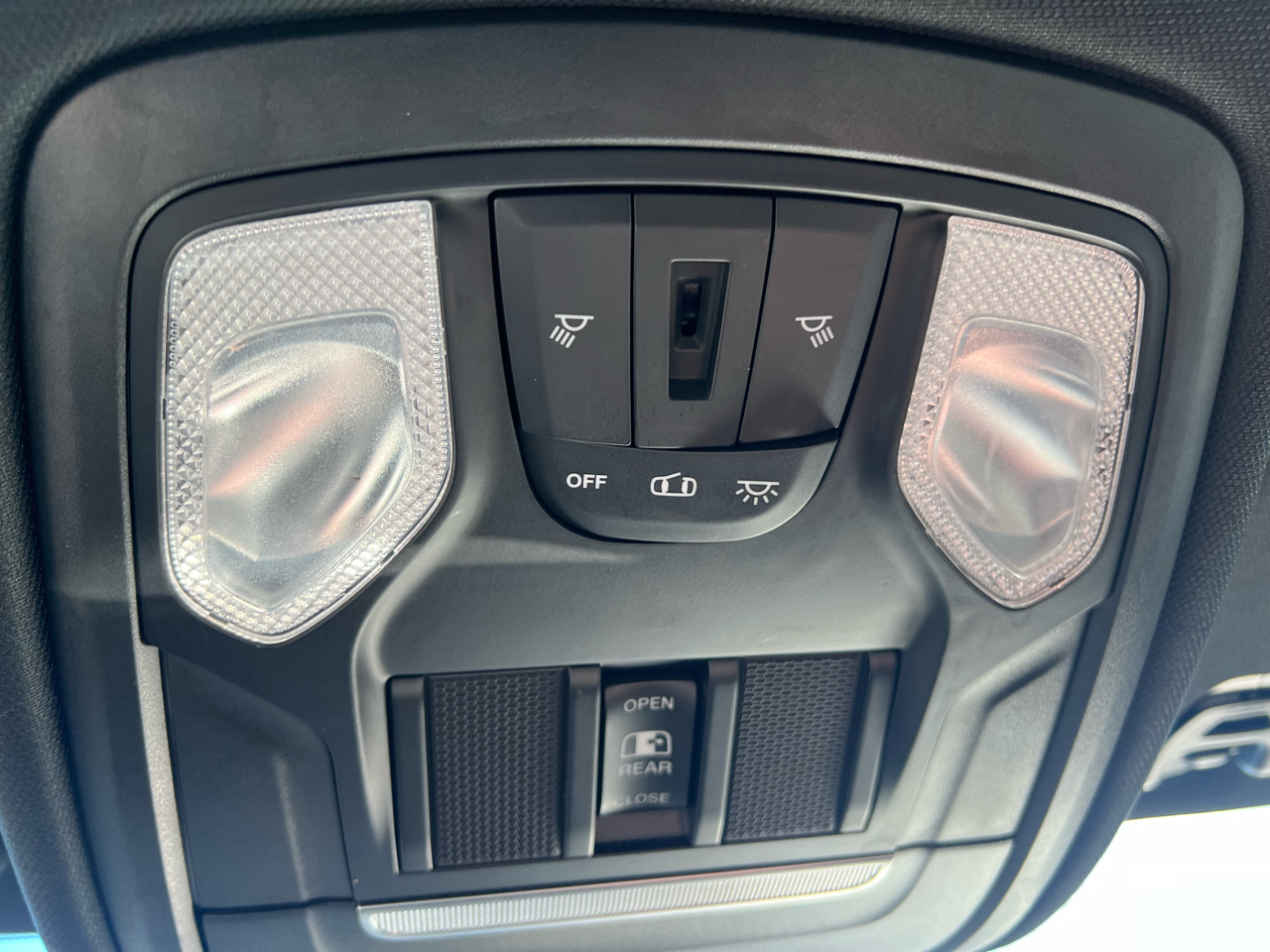 RAM 1500 Big Horn 4x4 Crew Cab 5'7" Box 2021