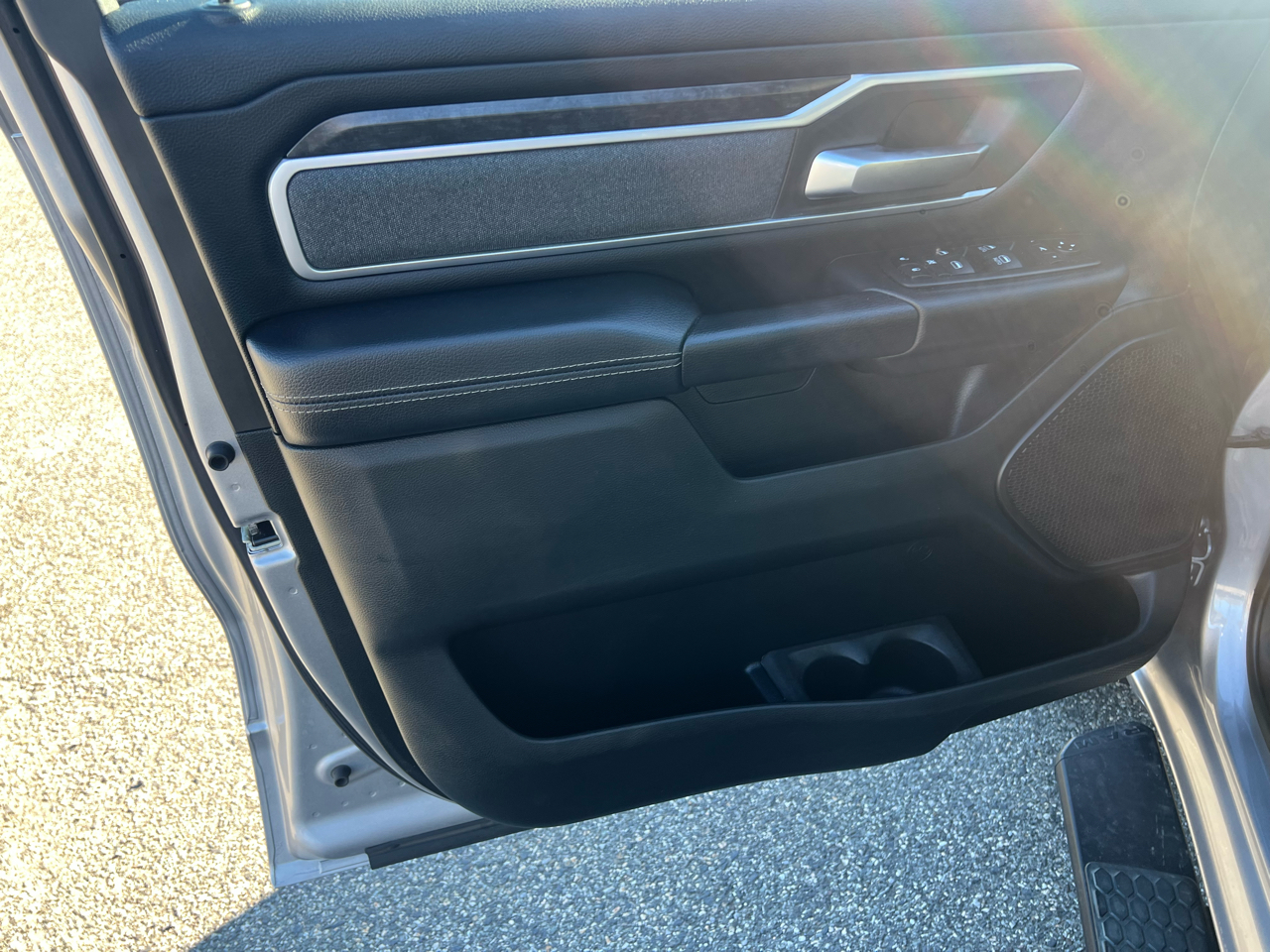 RAM 1500 Big Horn 4x4 Crew Cab 5'7" Box 2021