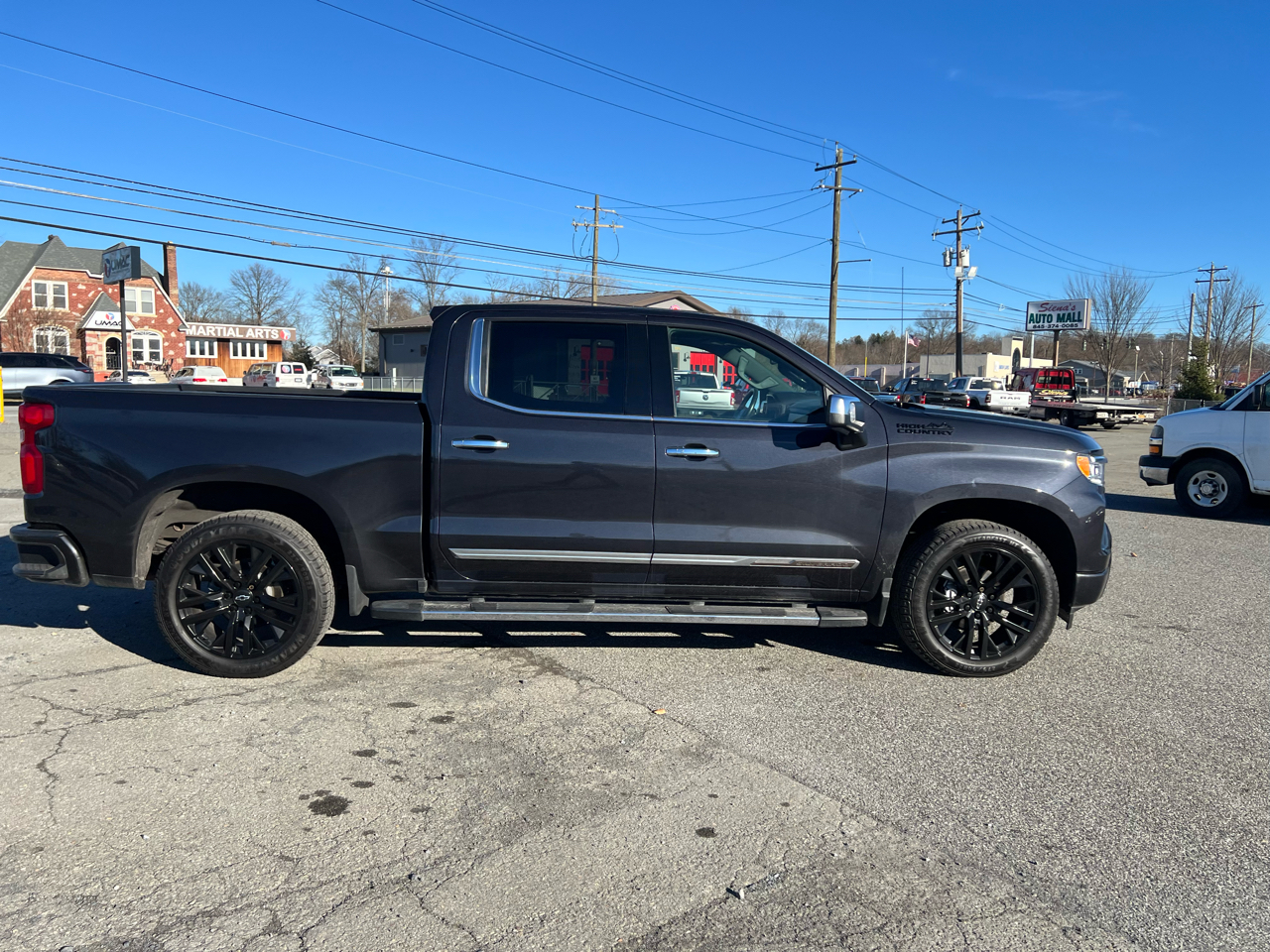 2022 Chevrolet Silverado 1500 High Country photo 2