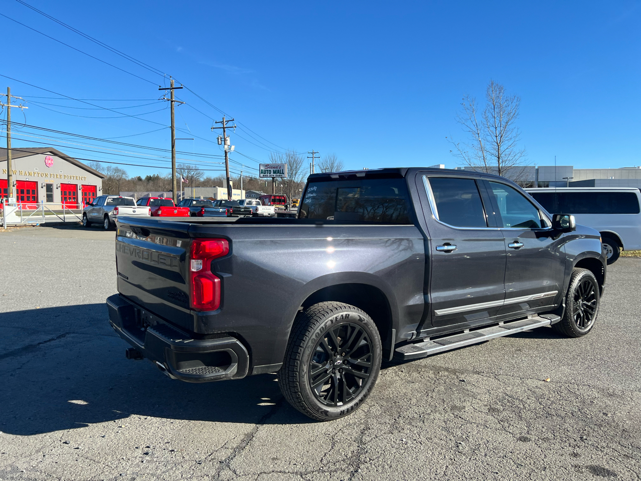 2022 Chevrolet Silverado 1500 High Country photo 3
