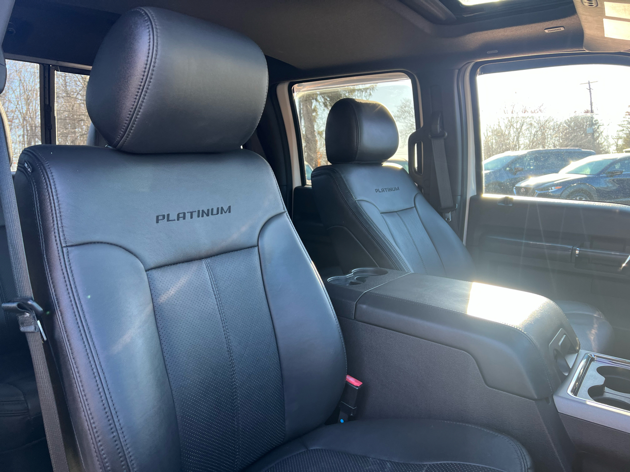 Ford Super Duty F-350 DRW 2WD Crew Cab 172" Platinum 2016