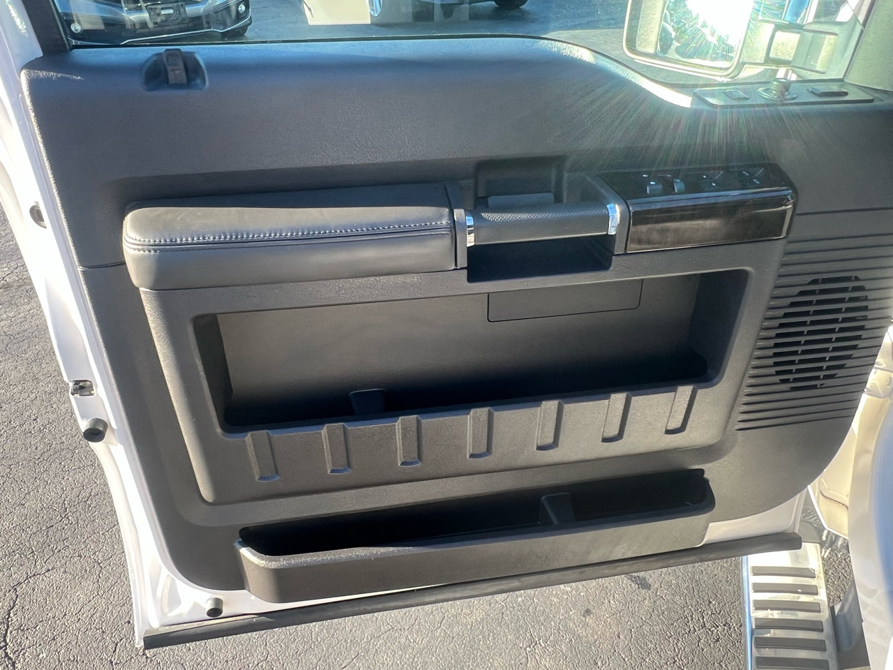 Ford Super Duty F-350 DRW 2WD Crew Cab 172" Platinum 2016