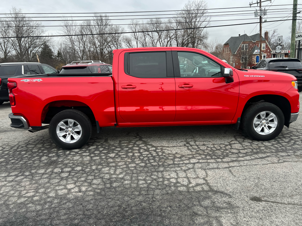 Chevrolet Silverado 1500 4WD Crew Cab 147" LT w/1LT 2025