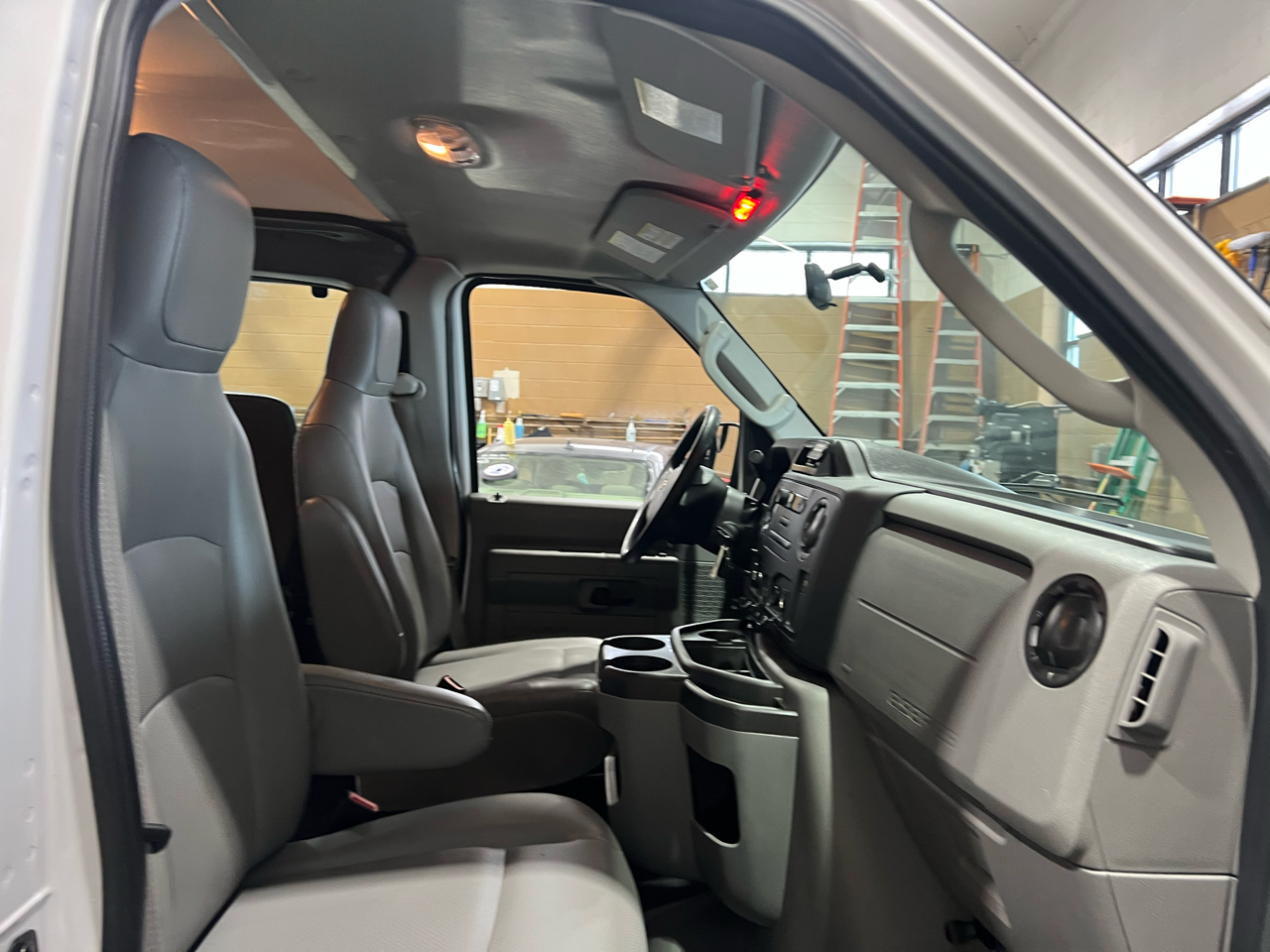 Ford Econoline Cargo Van E-250 Ext Recreational 2014