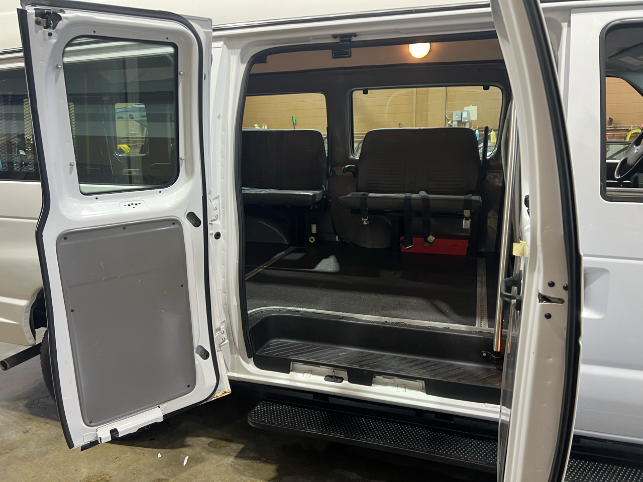 Ford Econoline Cargo Van E-250 Ext Recreational 2014