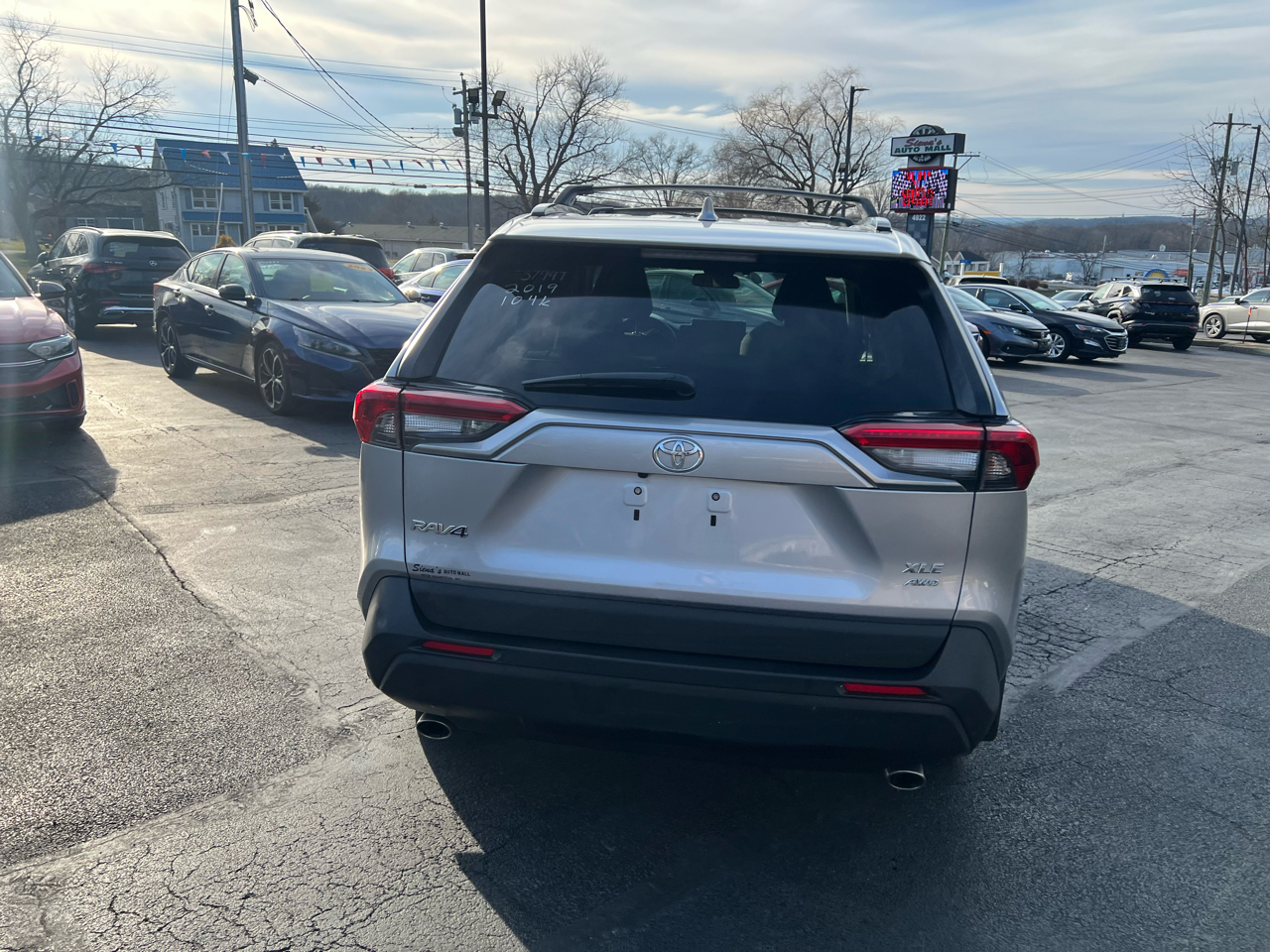 Toyota RAV4 XLE AWD (Natl) 2019