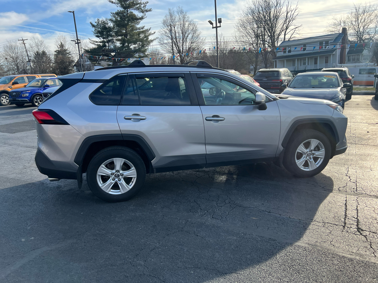 Toyota RAV4 XLE AWD (Natl) 2019