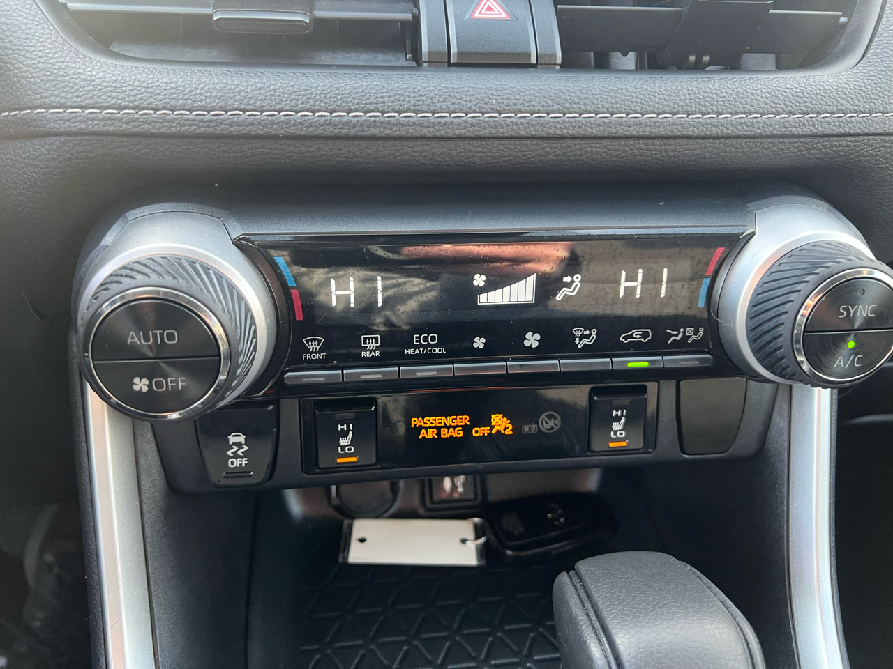 Toyota RAV4 XLE AWD (Natl) 2019