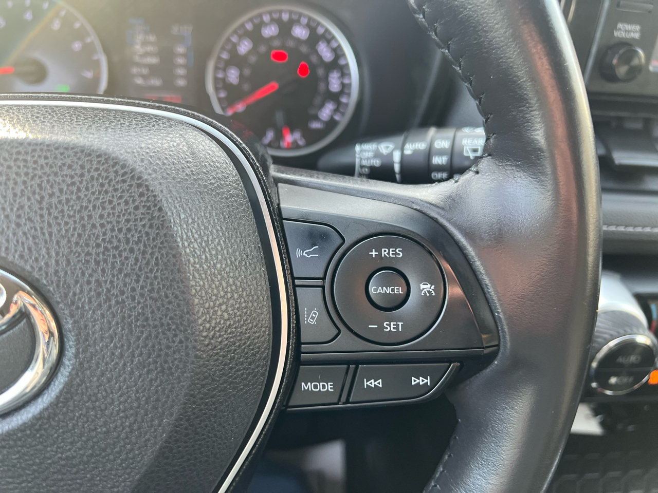 Toyota RAV4 XLE AWD (Natl) 2019