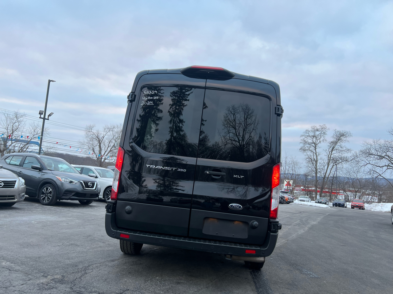 Ford Transit Passenger Wagon T-350 148" Med Roof XLT RWD 2024