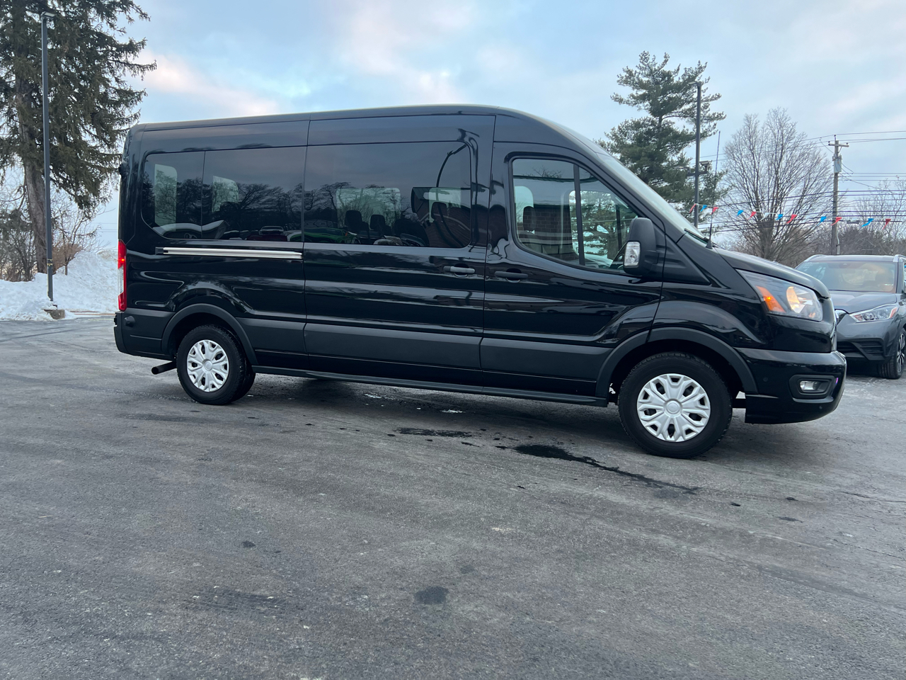 Ford Transit Passenger Wagon T-350 148" Med Roof XLT RWD 2024